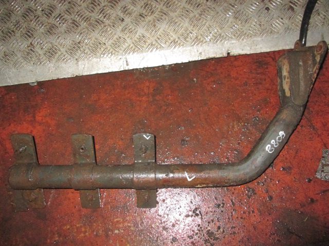 Кронштейн крепления  крыла левый Меседес Актрос MP1 9305208133